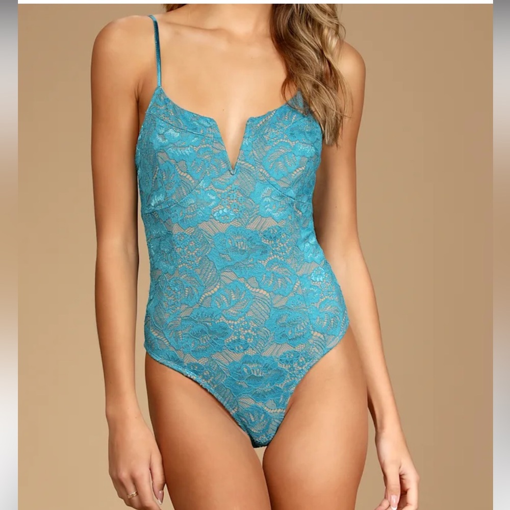 NWOT Lulus Lace Up Bodysuit